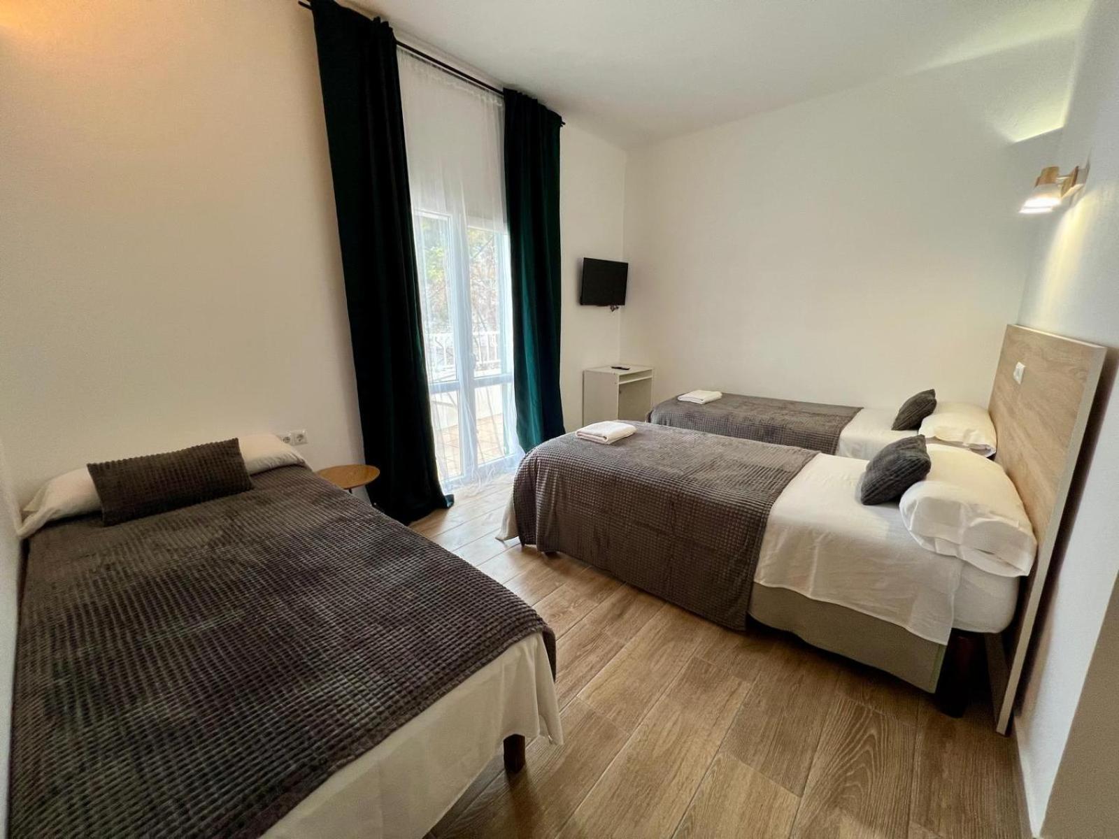 Hostal Oasis Dor Cala d'Or  Exterior photo